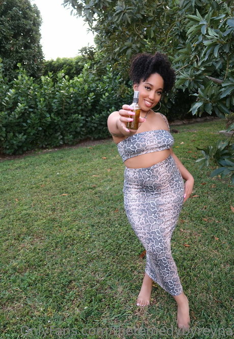 theremedybyreyna nude onlyfans porn