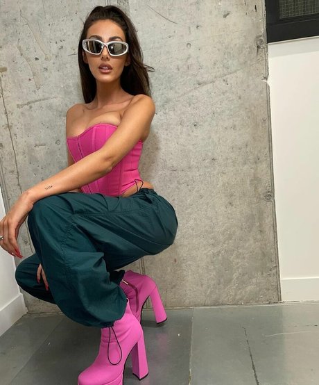 Chloe Veitch onlyfans leak ass