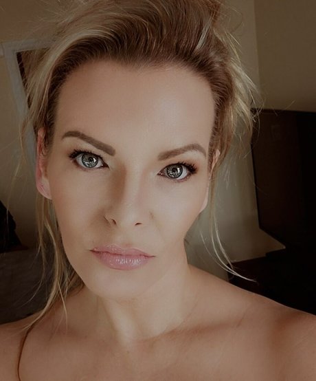 Goddess Kathena nude on onlyfans