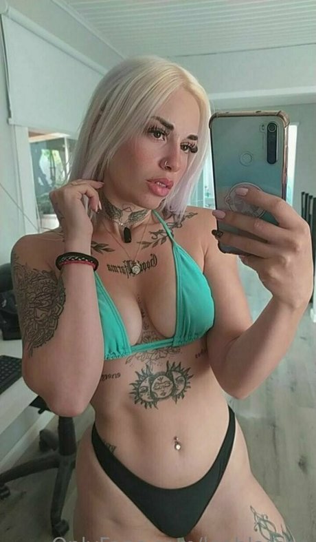 leahlarsen leaked onlyfans pictures