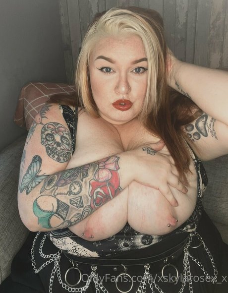 xskylarosex x nude onlyfans pics