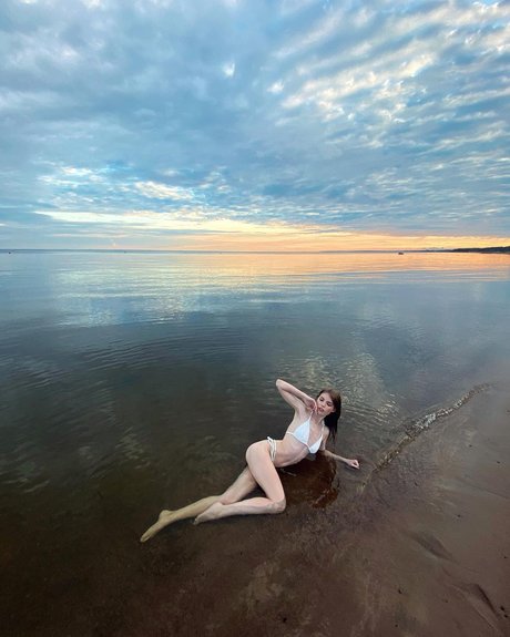 Anastasia Ditmar onlyfans strip