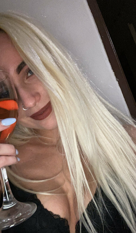 sarah21212121 onlyfans images