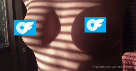 lady freetheboobs onlyfans model