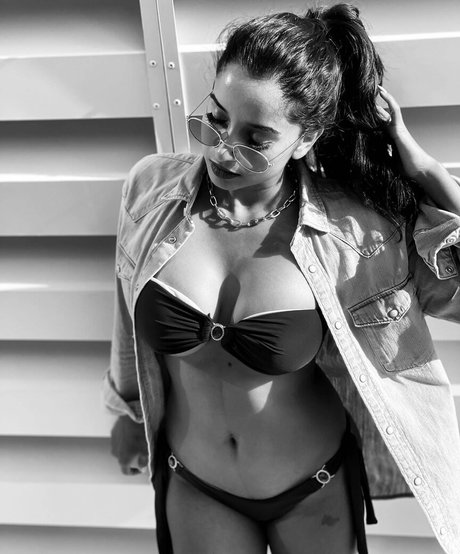 Pooja Bhalekar naked onlyfans leak