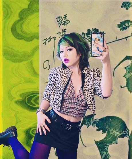 Paris Sun topless onlyfans