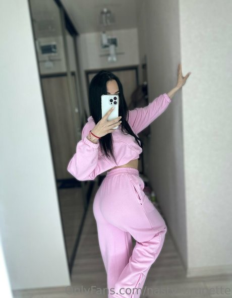 nasty brunette Profile pic