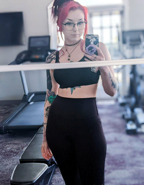 Midnight Mary feet onlyfans