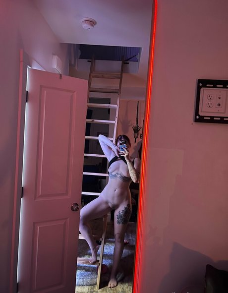 jadeavery onlyfans public photos