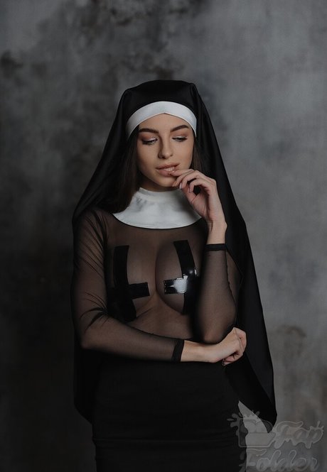 Anna Sazonova onlyfans nude