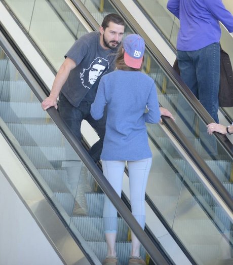 Mia Goth naked onlyfans pics