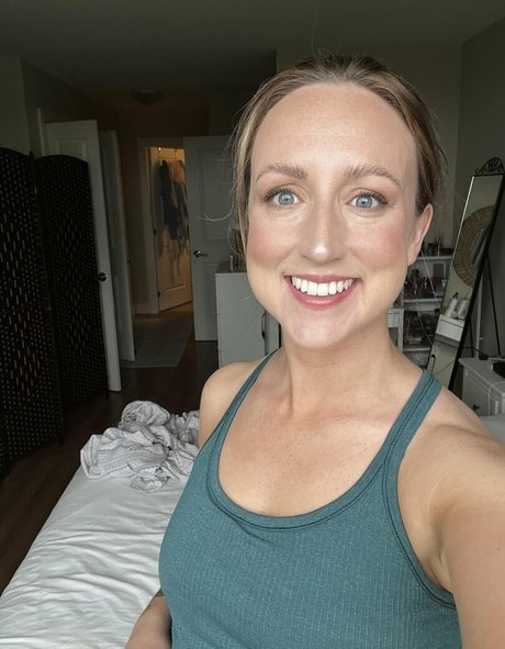 Emma Orchid onlyfans leak ass