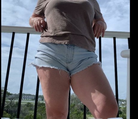 TheeJanessa onlyfans model photos