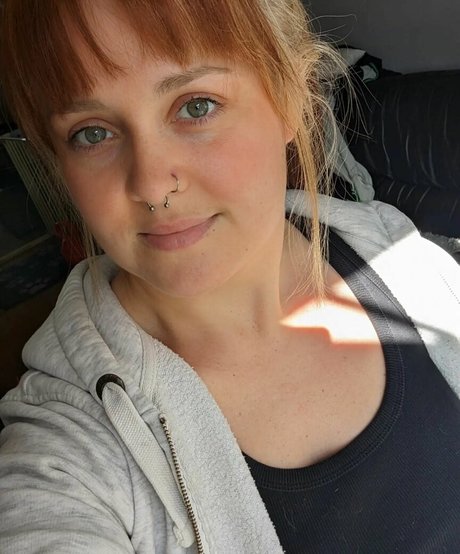 chubby small tits onlyfans sex self-portrait