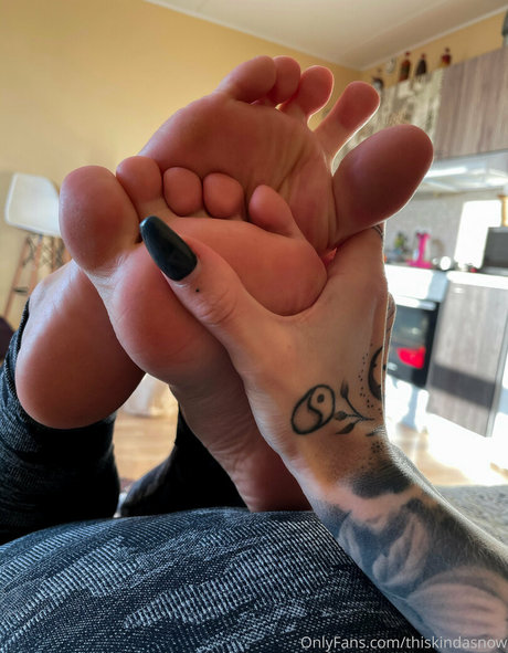 thiskindasnow onlyfans topless