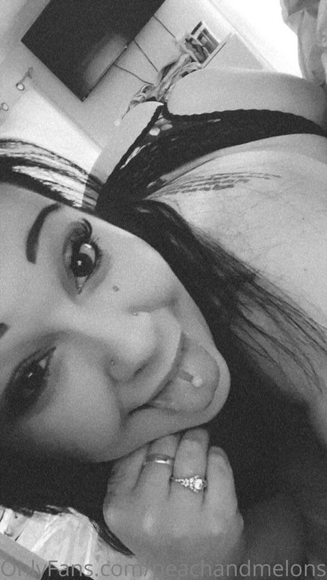 peachandmelons95 nude onlyfans porn