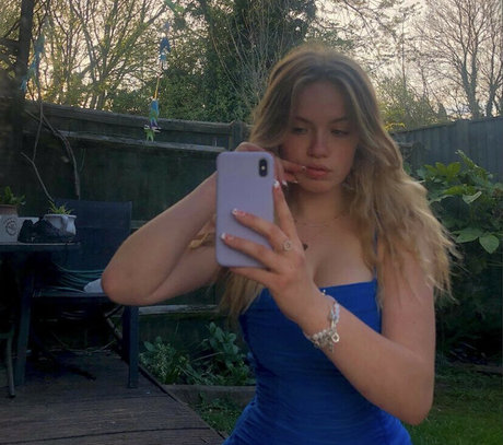 charlottebrayy only fans naked