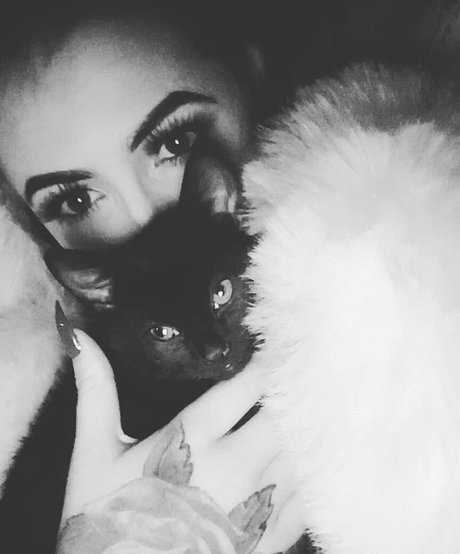 Hollie Stafford onlyfans photos