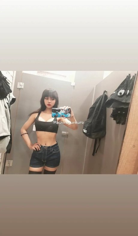 Kuro Emma naked only fans