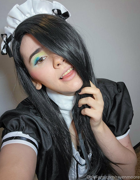 ravenmoore onlyfans fotos