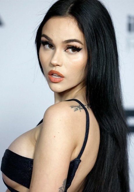 Maggie Lindemann onlyfans strip