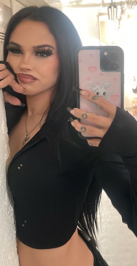 Maggie Lindemann onlyfans model