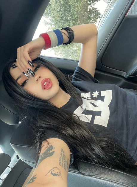 knees onlyfans porn still