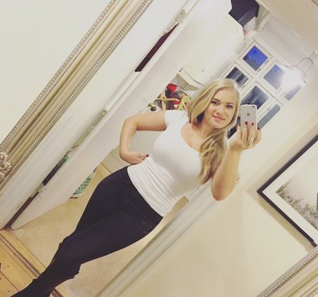 Anja Nissen nude onlyfans