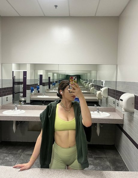 Hailey Gutierrez onlyfans leak ass