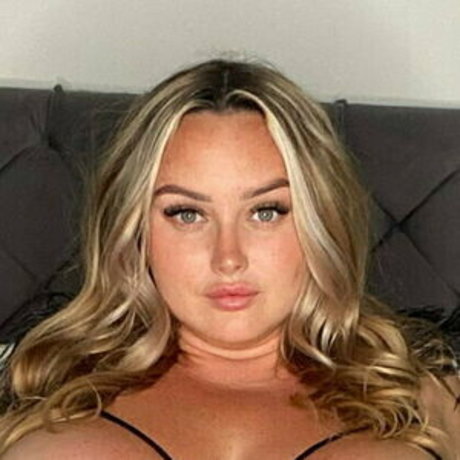 bustyhollyfree onlyfans naked