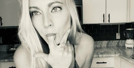 savannahpaige naked onlyfans leaks