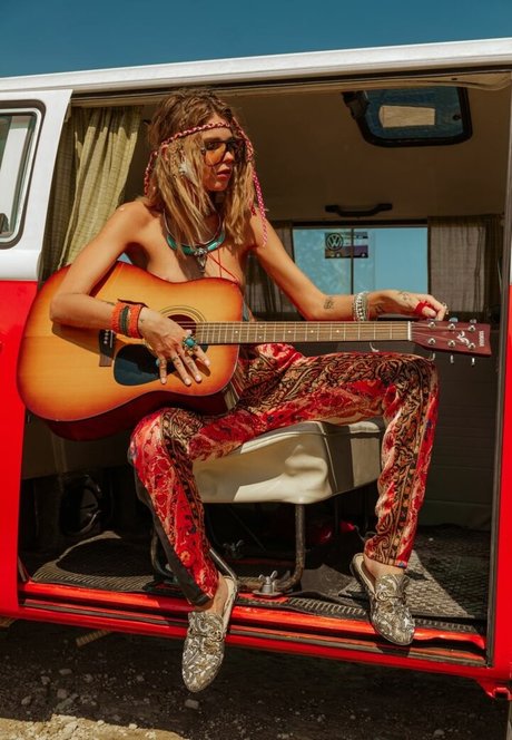 Daria Marinina nude onlyfans leak