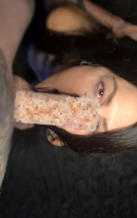 adelezora leefree Profile pic