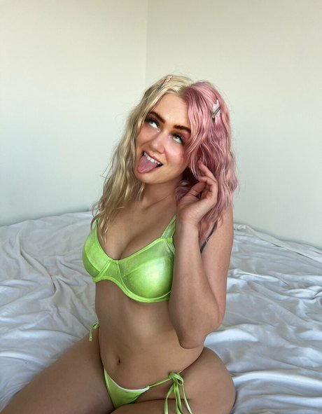 pinkfloweremoji free only fans