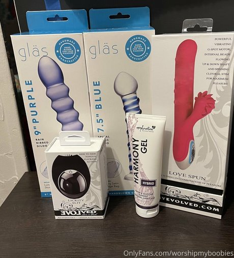 worshipmyboobies onlyfans