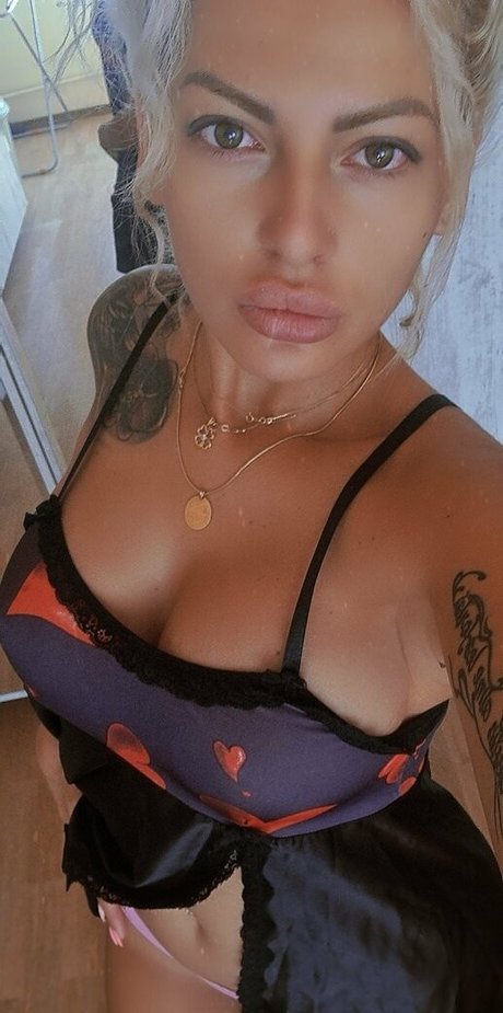 emmie six naked onlyfans