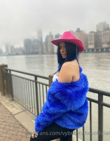 vybrantvibesofficial boobs onlyfans