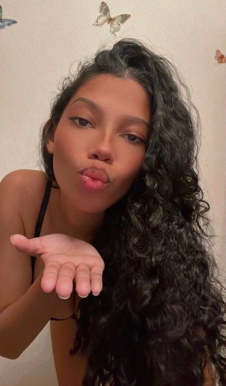 Eden Jabari onlyfans desnuda