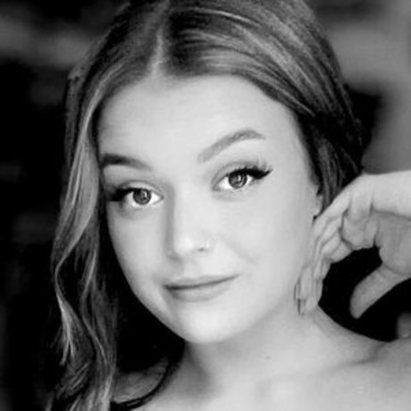 Selinaaa__xox leaked onlyfans.