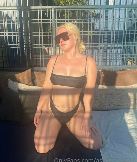 Ashley Monet onlyfans creator