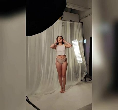 a pozuje onlyfans content leaked