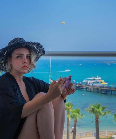 Alina Rin onlyfans lesk