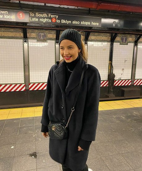 Julia Wieniawa onlyfans x