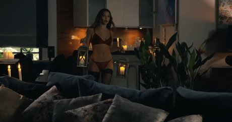 Julia Wieniawa onlyfans topless