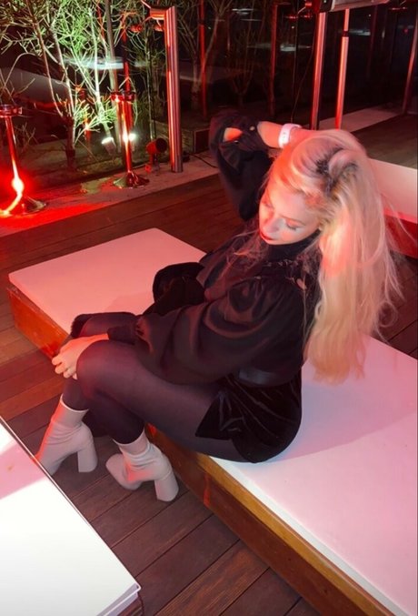 Rebecca Pavanelli onlyfans picture