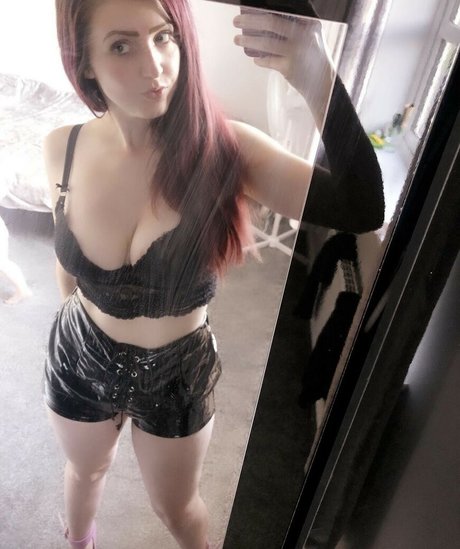 Crystal r1992 onlyfans boobs