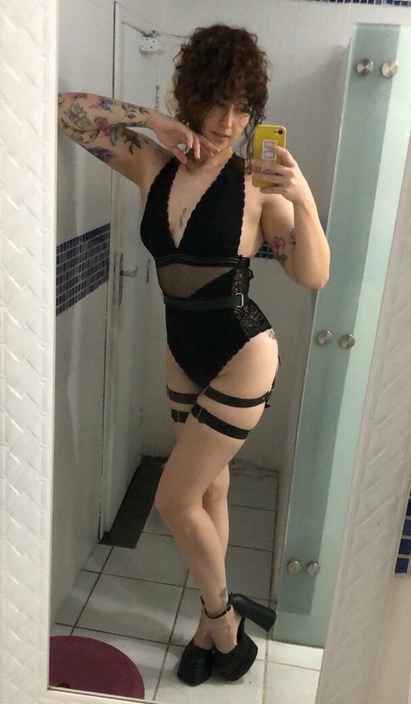 addaraflor only fans nude