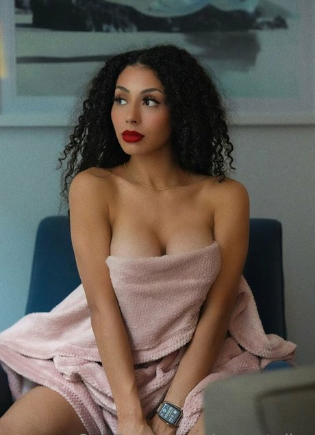 mia sorety live only fans pictures