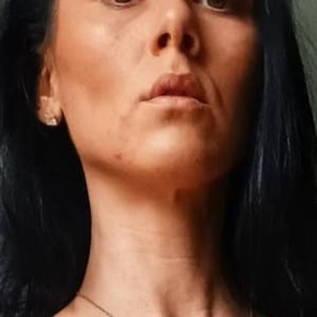 Suzy Hanah onlyfans model images