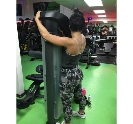 Suzy Hanah naked onlyfans pics